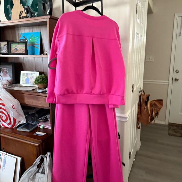 Vibrant Pink Sweatshirt and Pants Set - Picture 2 of 7